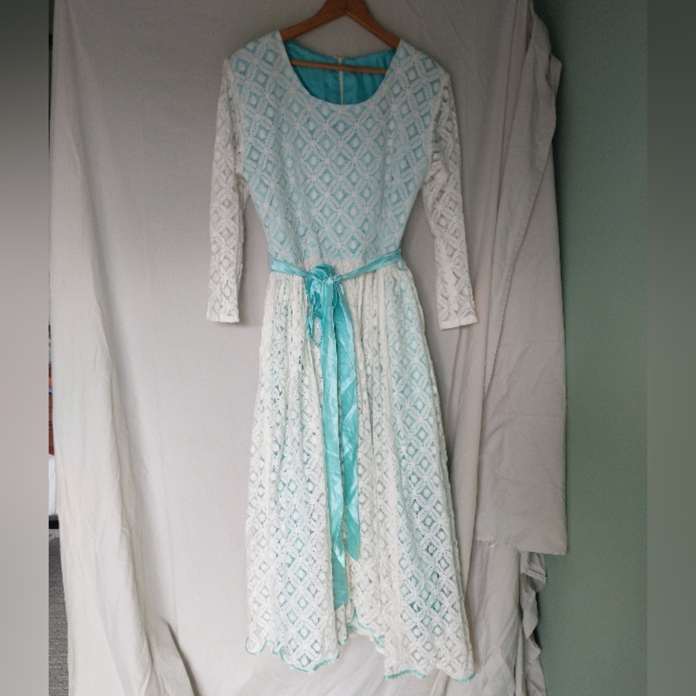 Women's Baby blue and cream lace dress - Picture 6 of 12